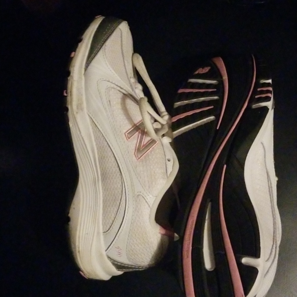 New balance - Picture 2 of 4